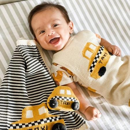 How to Dress up Your 1-year-old for a Birthday Party How to Dress up Your 1-year-old for a Birthday Party