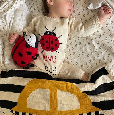 Why an Organic Blanket Makes a Great Baby Gift